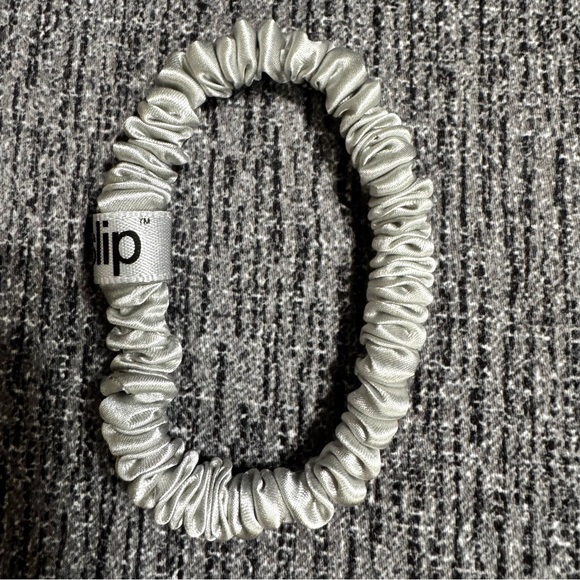 Slip Silk Scrunchies - Box of 6 - Picture 4 of 11